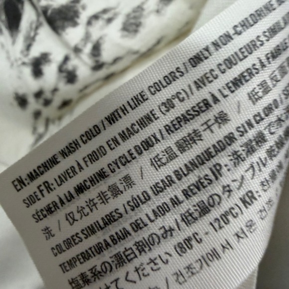 Hollister White Graphic T Shirt Women's Small Leopard Floral Print V Neck Y2K - Picture 8 of 9